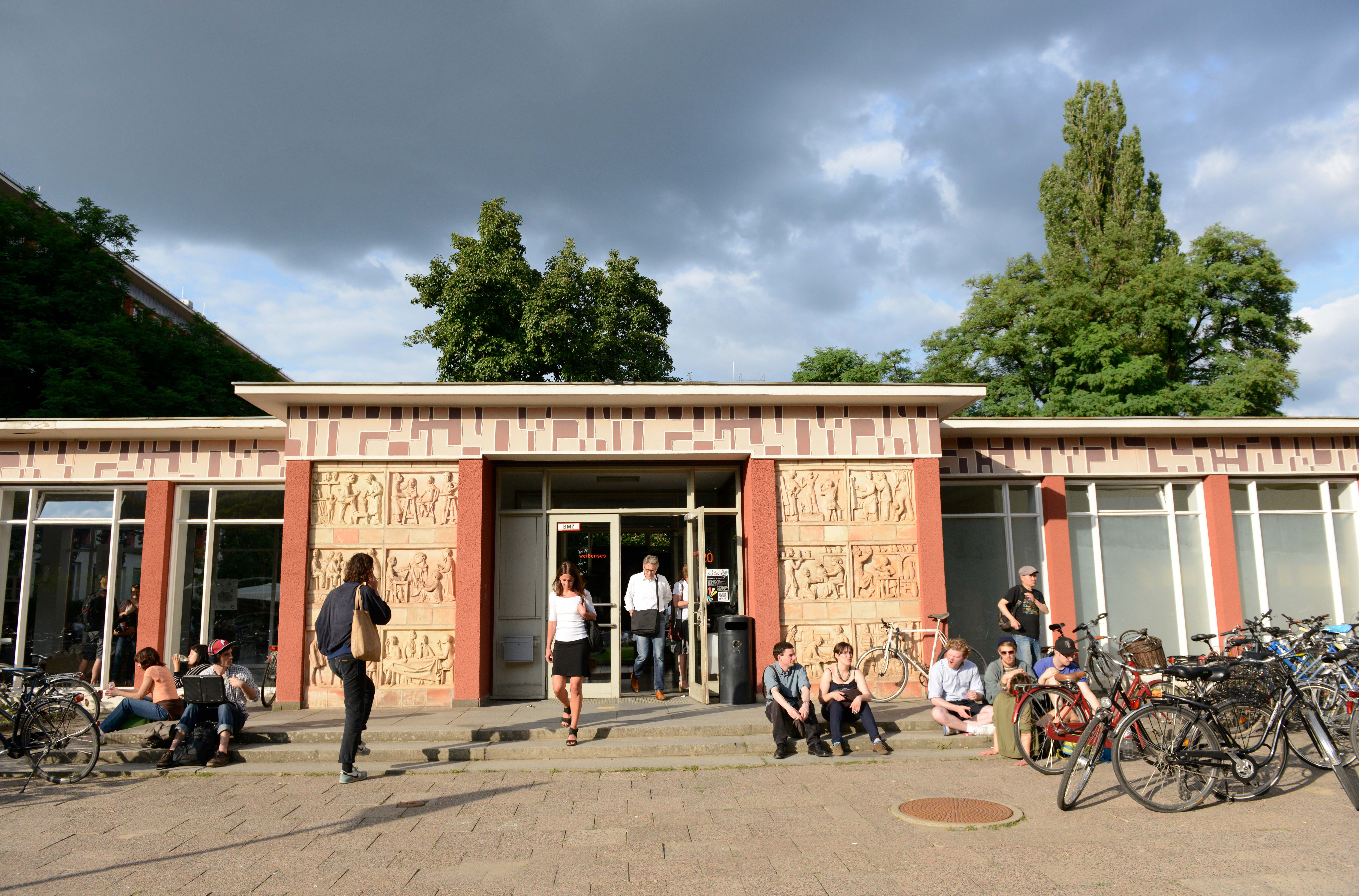 Haupteingang der Kunsthochschule Berlin Weißensee